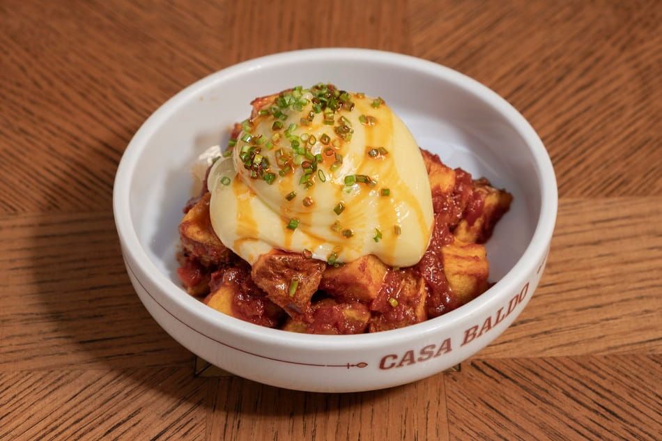 Valencian paella of Vaqueta Gastro Mercat dish of patatas bravas Casa Baldo Ruzafa restaurant