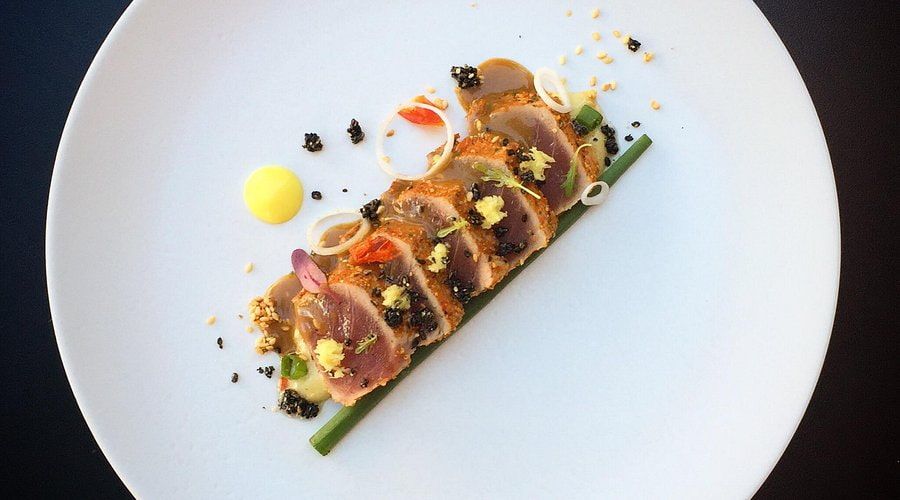 Valencian Paella of Pelayo Gastro Trinquet Bouet restaurant tataki dish